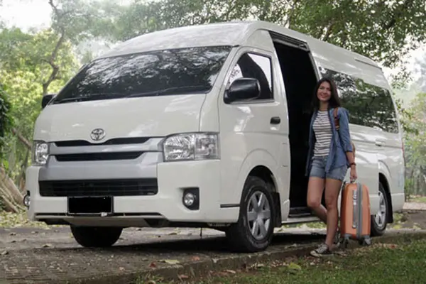 Sewa Mobil Toyota Hiace Commuter di Mandalika