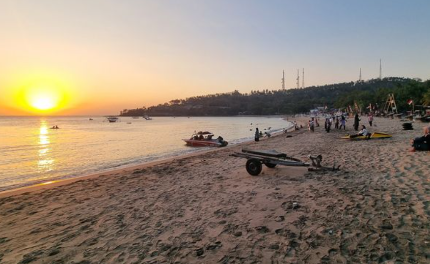 Sewa Mobil Matic di Pantai Senggigi